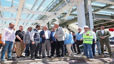 Kocaeli Büyükşehir Belediye Başkanı Tahir Büyükakın, İzmit Körfezi’nin ucunda, Ömer