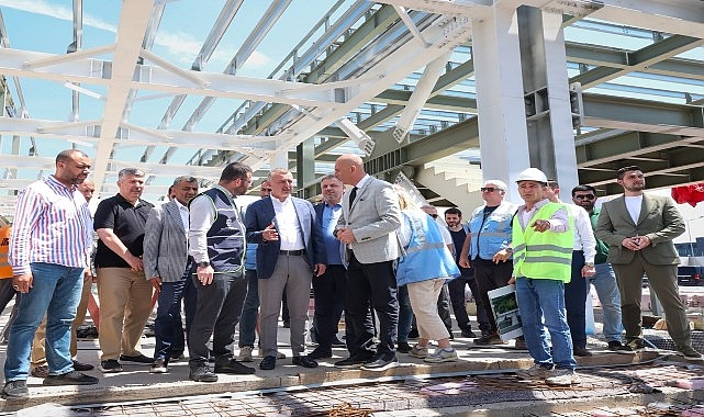Kocaeli Büyükşehir Belediye Başkanı Tahir Büyükakın, İzmit Körfezi’nin ucunda, Ömer