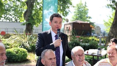 Osmangazi Belediye Başkanı Erkan Aydın, Veysel Karani Mahallesi’nde düzenlenen kahvaltı