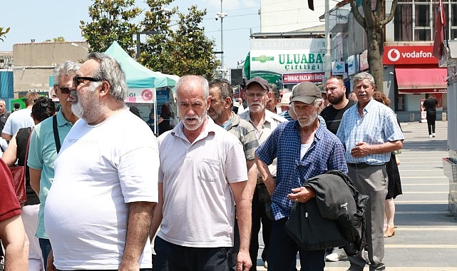 Başkan Erkan Aydın’dan Vatandaşlara Aşure İkramı Osmangazi Belediyesi, Muharrem ayının manevi atmosferini vatandaşlarla birlikte yaşamak ve