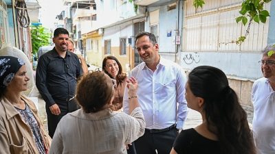 Mahalle ziyaretleri ve saha denetimlerini aralıksız sürdüren Bornova Belediye Başkanı