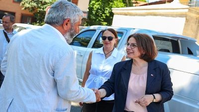 Maltepe Belediye Başkanı Mimar Esin Köymen, Yalı Mahallesi’nde halkla bir