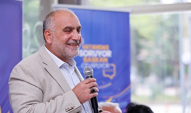 Canik Belediye Başkanı İbrahim Sandıkçı, vatandaşlarla istişare halinde çalışmaya devam