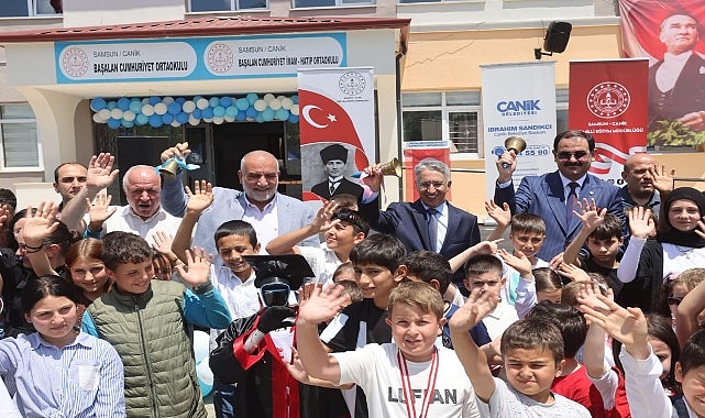 Canik Belediye Başkanı İbrahim Sandıkçı, Canik Başalan İlkokulu öğrencilerinin karne