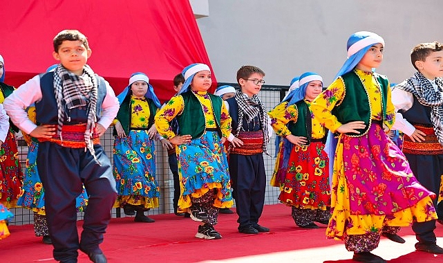 Türkiye genelinde yaklaşık 18 milyon öğrenci karne alarak yaz tatiline