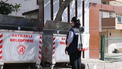 Bayraklı Belediyesi, yaz aylarının yaklaşmasıyla birlikte ilçe genelindeki ilaçlama çalışmalarını