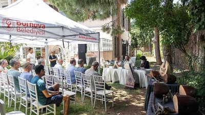 Bornova Belediyesi tarafından Atatürk Kitaplığı Bahçesi’nde düzenlenen “Çalgı Yapım Tanıtım