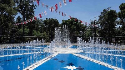 Bornova Belediyesi, Büyükpark’taki kuru havuzu mavi, beyaz ve sarı renklerle