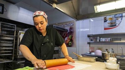 Bornova Belediyesi’nin Haziran ayı boyunca düzenlediği Mutfak Atölyeleri, farklı yaş