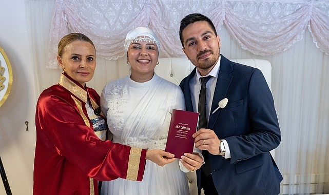Mersin’in Yenişehir ilçesinde evlilik tarihlerini unutulmaz kılmayı hedefleyen çiftler, takvimler