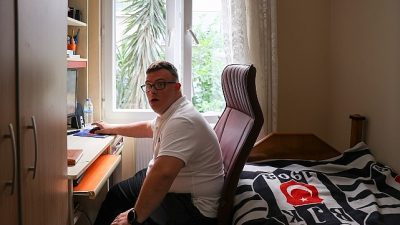 Down sendromlu Muharrem Göksüner, Buca Belediyesi’nin engelsiz yaşam anlayışıyla hizmet