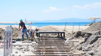 Burhaniye Belediyesi Fen İşleri Müdürlüğü ekipleri, ilçe genelinde bakım, onarım