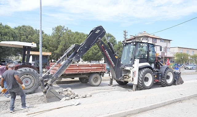 Burhaniye Belediyesi Fen İşleri Müdürlüğü ekipleri, ilçe genelinde bakım, onarım