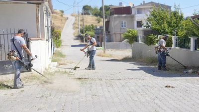 Burhaniye Belediyesi Temizlik İşleri Müdürlüğü ekipleri, ilçe genelinde merkez ve