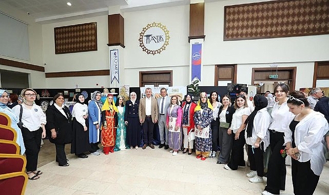Kocaeli Büyükşehir Belediye Başkanı Tahir Büyükakın, KO-MEK Karamürsel ilçe sergisinde