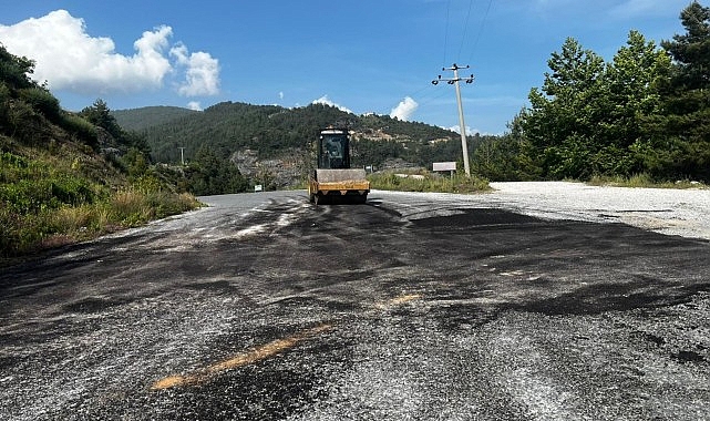 Antalya Büyükşehir Belediyesi Alanya'nın kırsal mahallelerinde yol bakım ve onarım