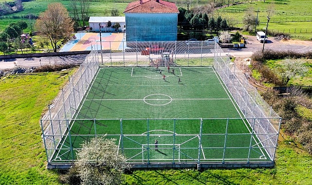 Kocaeli Büyükşehir Belediyesi, kent genelindeki spor alanlarını daha modern ve