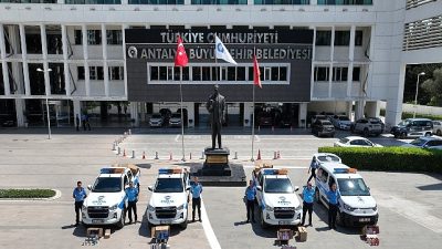 Antalya Büyükşehir Belediyesi zabıta ekipleri, halk sağlığını tehdit eden sahte