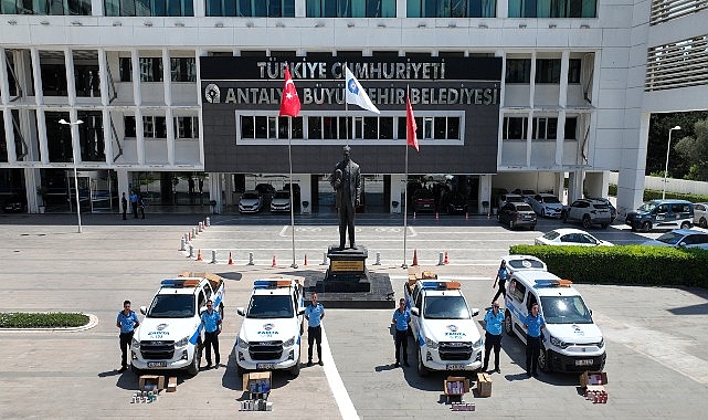 Antalya Büyükşehir Belediyesi zabıta ekipleri, halk sağlığını tehdit eden sahte