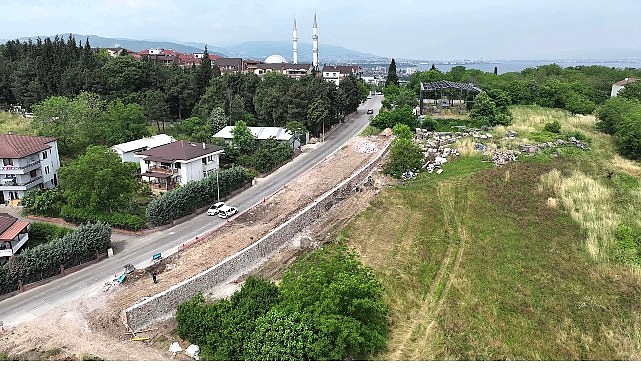 Kocaeli Büyükşehir Belediyesi’nin Başiskele ilçesinde yürüttüğü üstyapı yenileme çalışmaları kapsamında