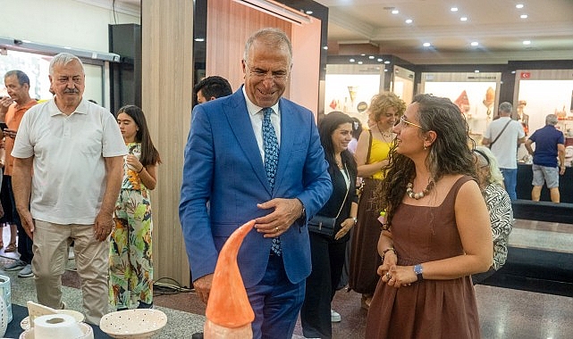 Gaziemir Belediyesi’nin seramik kursiyerlerinin yıl boyunca hazırladığı eserler, düzenlenen yıl