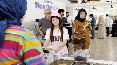 Canik Belediyesi, birliktelik ve paylaşma vurgusu ile gerçekleştirdiği aşure ikramıyla