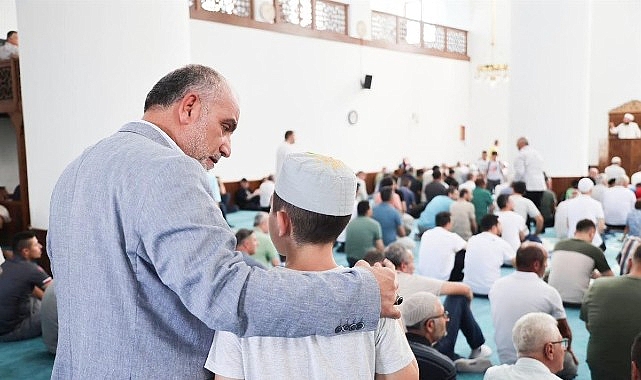 Canik Belediyesi'nin çocukları ve gençleri hediyelerle buluşturduğu "Haydi Güle Oynaya