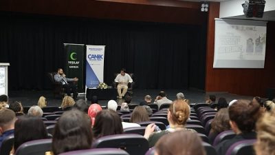Canik Belediyesi'nin ilçede düzenlediği söyleşi programında bağımlılıkla mücadelenin temel prensipleri