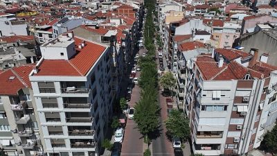 Manisa Büyükşehir Belediyesi, Şehzadeler ilçesindeki Çarşı Bulvarı’nı modern sıcak asfalt