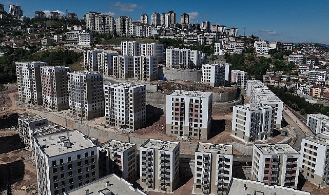 Kocaeli’de tarihi dönüşüm tamamlandı. İzmit Cedit Kentsel Dönüşüm’de Bakan Kurum