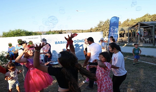 Çeşme Belediyesi, ilçe genelinde ulaşım altyapısını güçlendirmeye yönelik çalışmalarını sürdürüyor.