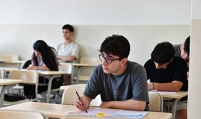 Çiğli Belediyesi’nin öğrencilere ücretsiz eğitim desteği sunduğu Çiğli Belediyesi Eğitim