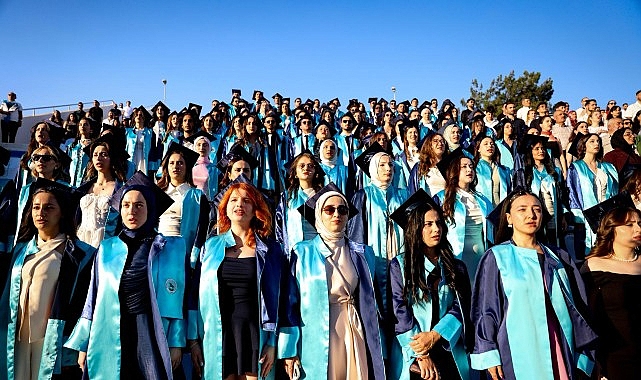 Dokuz Eylül Üniversitesi (DEÜ) Hemşirelik Fakültesi 2025-2026 Akademik Yılı Mezuniyet