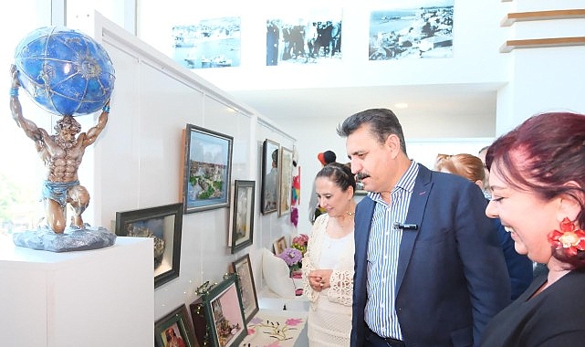 Dikili’de sanat rüzgarı: Kadının eli sanata değdi Dikili Belediyesi, ilçede kültür ve sanat hayatını canlandırmaya, yerel üretimi