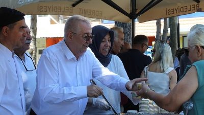 Edremit Belediyesi tarafından Muharrem ayı dolayısıyla geleneksel olarak düzenlenen aşure