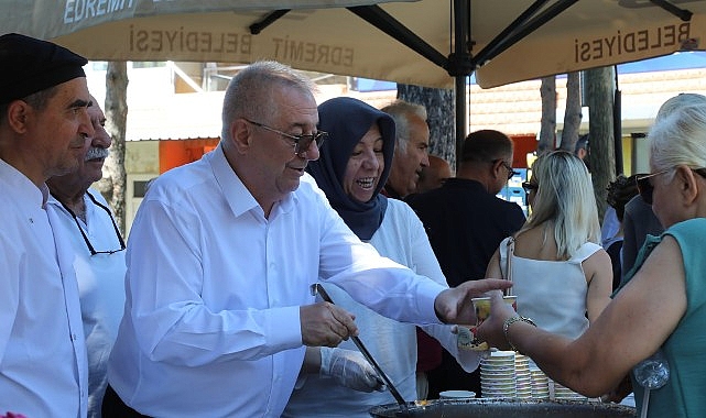 Edremit Belediyesi tarafından Muharrem ayı dolayısıyla geleneksel olarak düzenlenen aşure