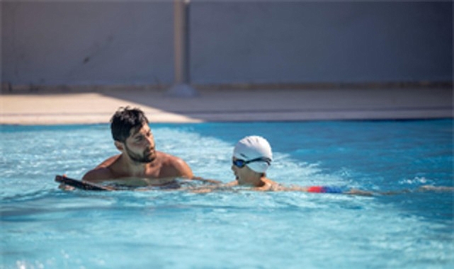 İzmir Büyükşehir Belediyesi yaz spor okullarının kapılarını açıyor. Binlerce çocuk