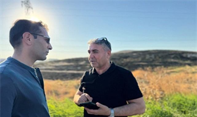 Foça Yenibağarası yolu üzerinde çıkan makilik alan yangını, ekiplerin havadan
