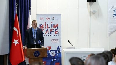 Etkinlikte, Dokuz Eylül Üniversitesi Bergama Meslek Yüksekokulu Müdürü Prof. Dr.