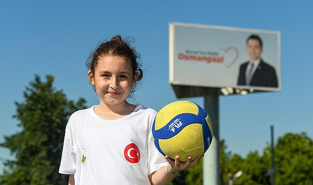 Osmangazi Belediyesi’nin bu yıl ikinci kez düzenlediği Mini Voleybol Şenliği,