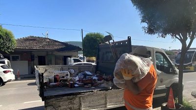 Gemlik Belediyesi Zabıta Müdürlüğü ekipleri, Orhangazi Caddesi üzerinde gelen bir
