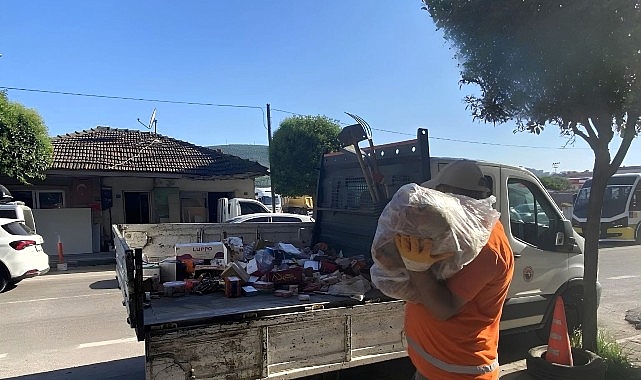 Gemlik Belediyesi Zabıta Müdürlüğü ekipleri, Orhangazi Caddesi üzerinde gelen bir
