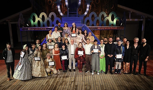 Genç NKT oyuncuları, William Shakespeare’in kaleme aldığı “Bir Yaz Gecesi