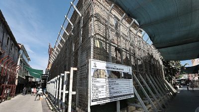 Konak Belediyesi, kentin tarihi mirasını koruma çalışmaları kapsamında bir yapıyı