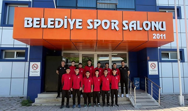 İnegöl Belediyespor Midi Erkekler Voleybol Takımı Türkiye Şampiyonasında İnegöl Belediyespor midi erkekler voleybol takımı, TVF tarafından Eskişehir’de düzenlenen
