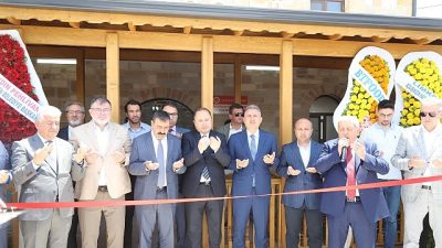 İzmir Bakırçay Üniversitesi yerleşkesinde yapımı tamamlanan İzmir Bakırçay Üniversitesi Faruk