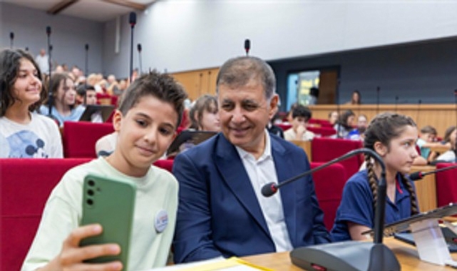 İzmir Büyükşehir Belediye Başkanı Dr. Cemil Tugay, bir yıllık çalışma