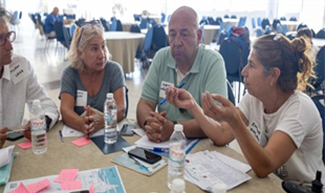 İzmir Büyükşehir Belediyesi’nin katılımcı demokrasi anlayışıyla hayata geçirdiği Yurttaş Meclisleri’nde