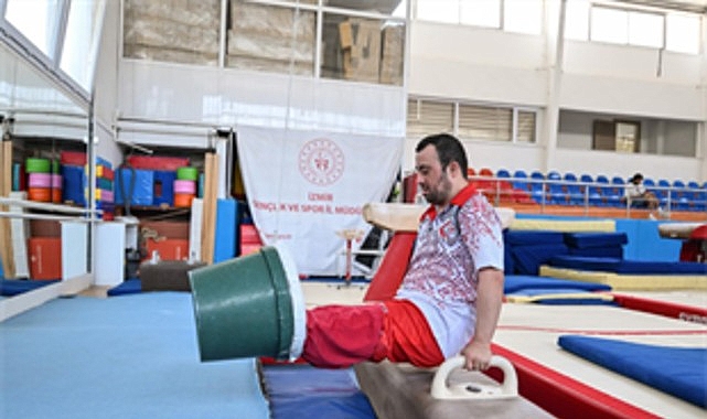 İzmir Büyükşehir Belediye Spor Kulübü’nün down sendromlu milli sporcusu Alper