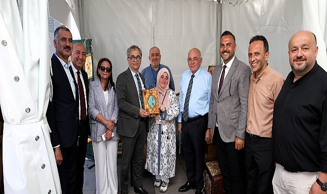 Kocaeli’de büyük heyecanla beklenen İzmit Alışveriş Festivali, Cumhuriyet Bulvarı’nda düzenlenen
